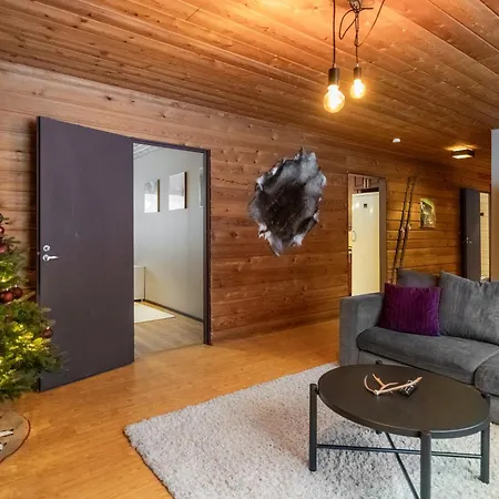 Aurora Ounas - Jacuzzi & Sauna, Next To Center Villa Rovaniemi